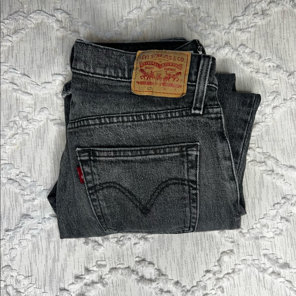 Womens Levi’s light grey jeans